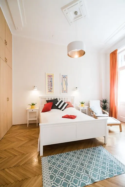 Anker Apartment At Deak Sq. Budapest