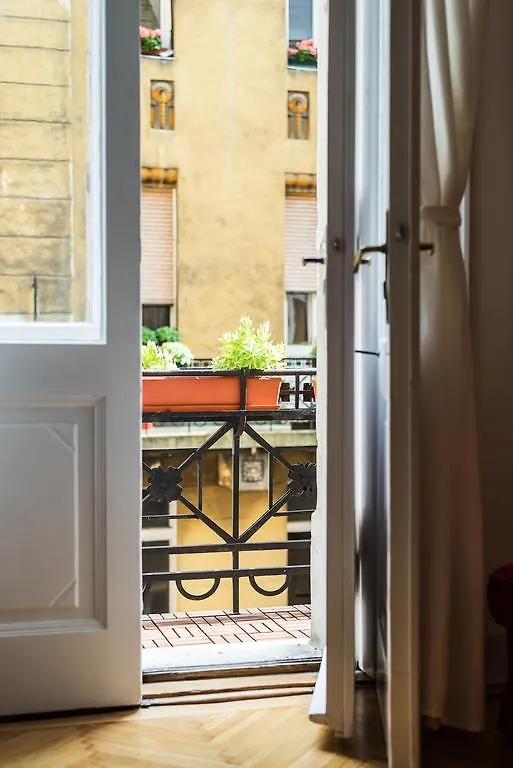 Anker Apartment At Deak Sq. Budapest